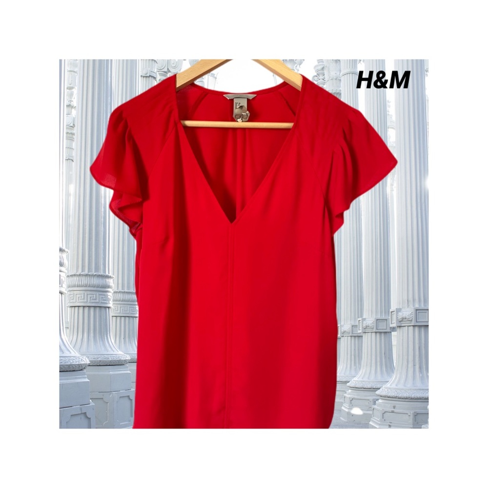 H&M 👄 sleeveless blouse